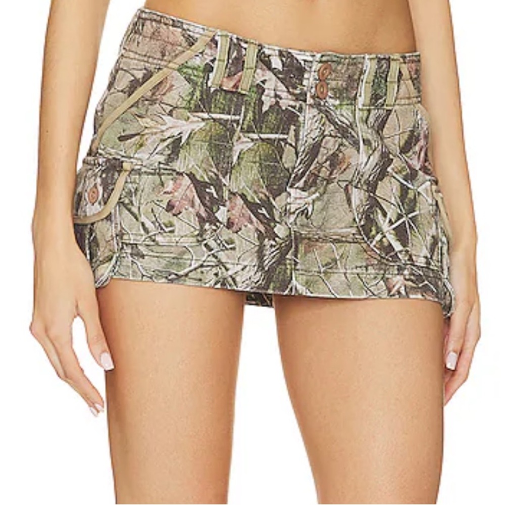 Guizio Tactical Cargo Mini Skirt in Camo